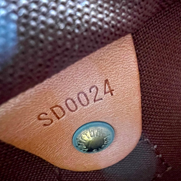 Pre-loved and rarely used Louis Vuitton Speedy Handbag Monogram Canvas 25. - Picture 8 of 13